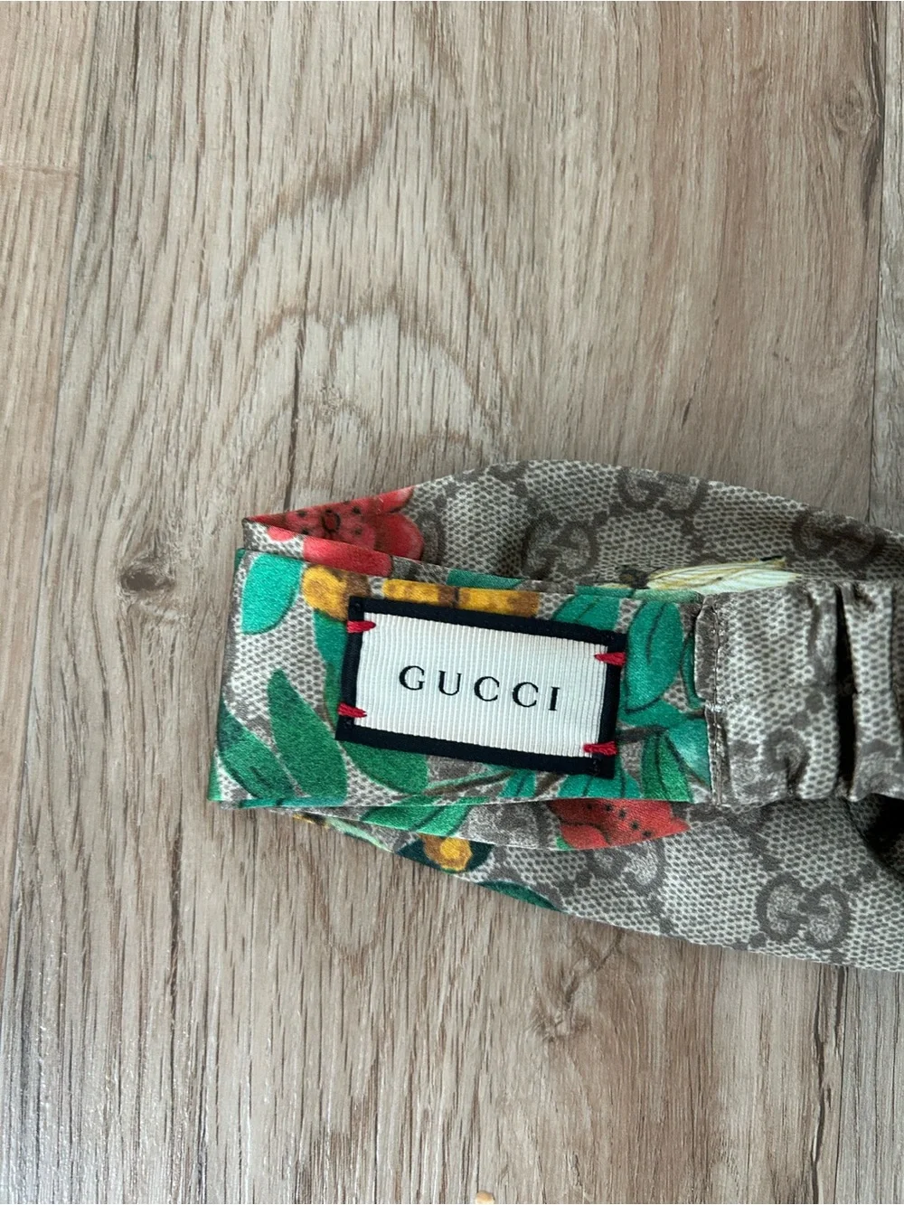 Gucci designer knot